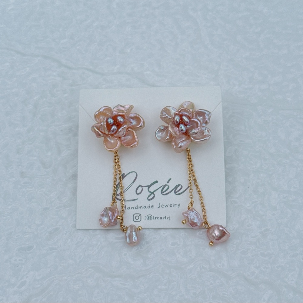 AM76 Handmade Freshwater Baroque Pearl Flower Earrings